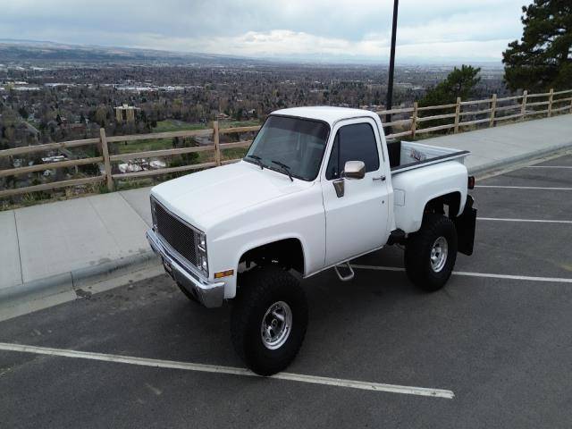 Gmc-ck-1500-1982-white-17