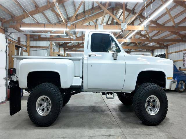 Gmc-ck-1500-1982-white-18