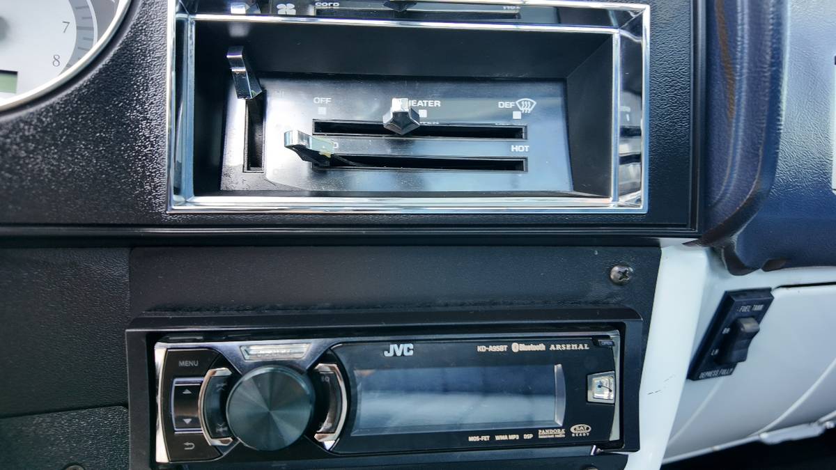 Gmc-ck-1500-1982-white-2