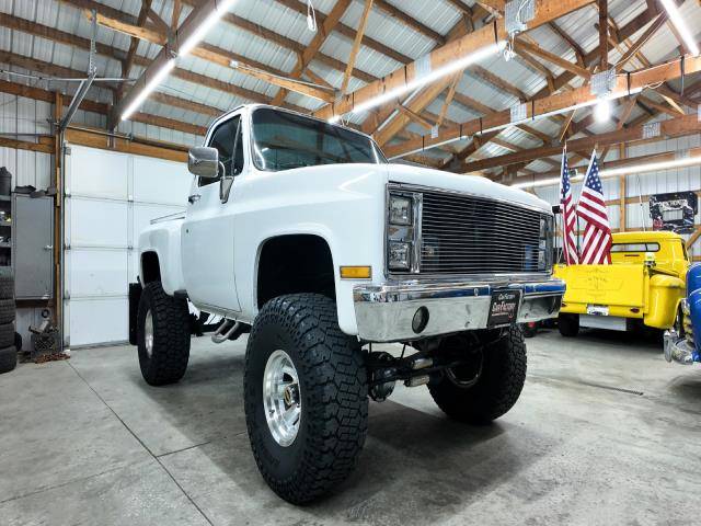 Gmc-ck-1500-1982-white-8