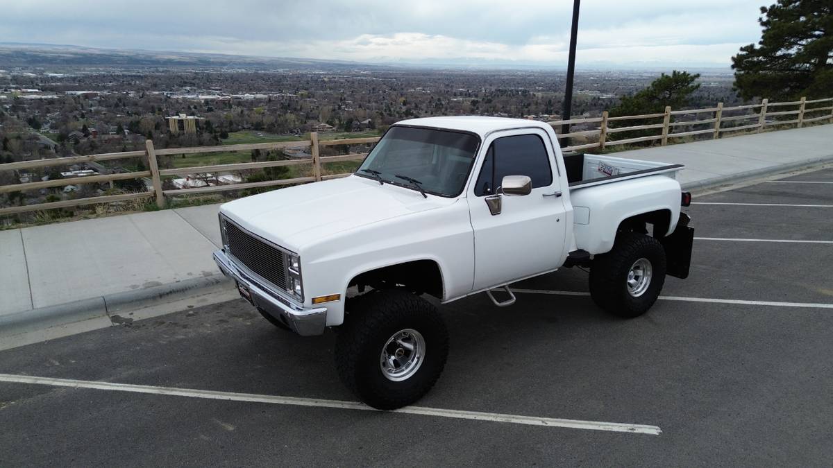 Gmc-ck-1500-1982-white-9