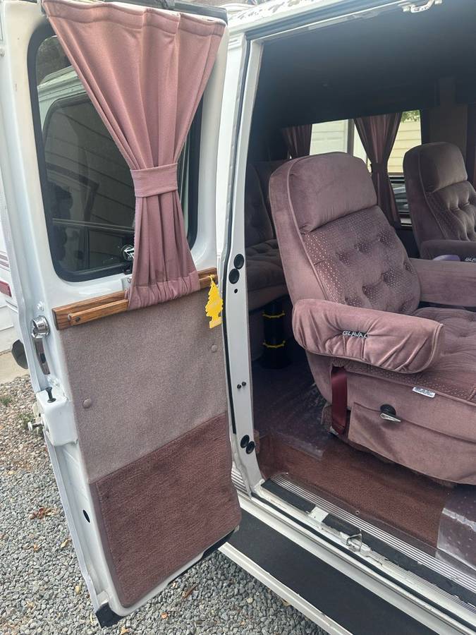 Gmc-g2500-vandura-1991-13