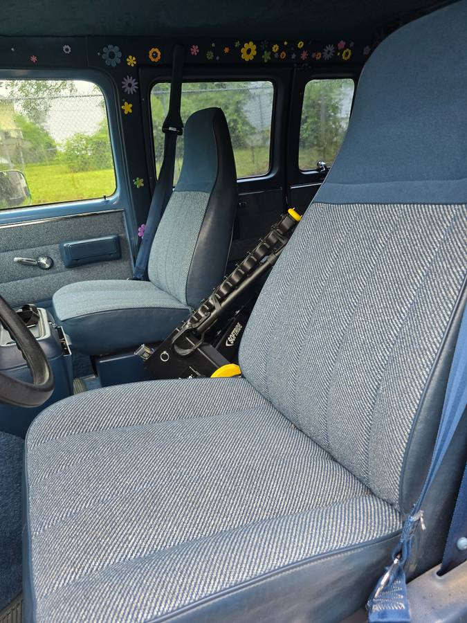 Gmc-grand-rally-wagon-1989-blue-10