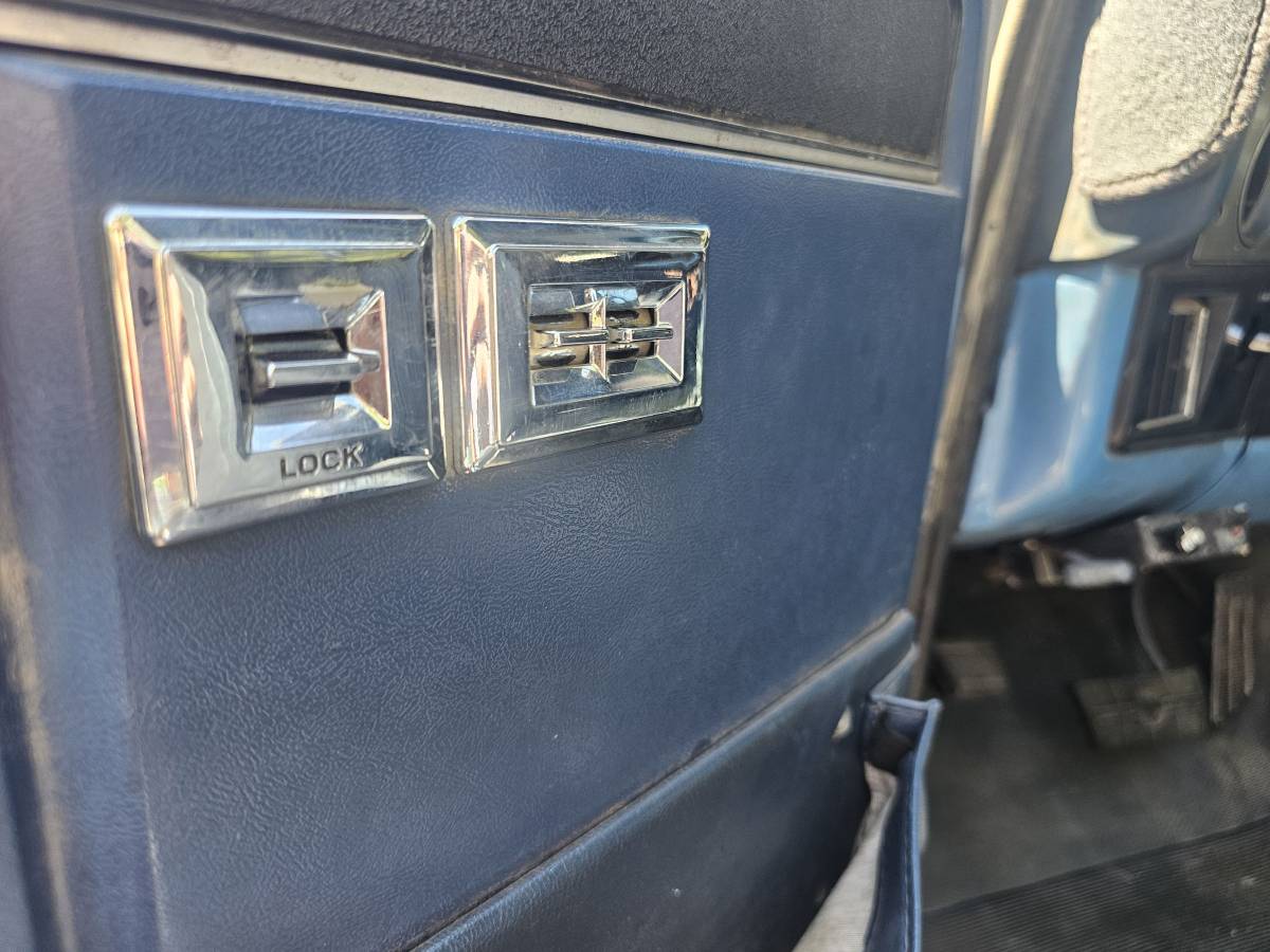 Gmc-high-sierra-k2500-1985-blue-10