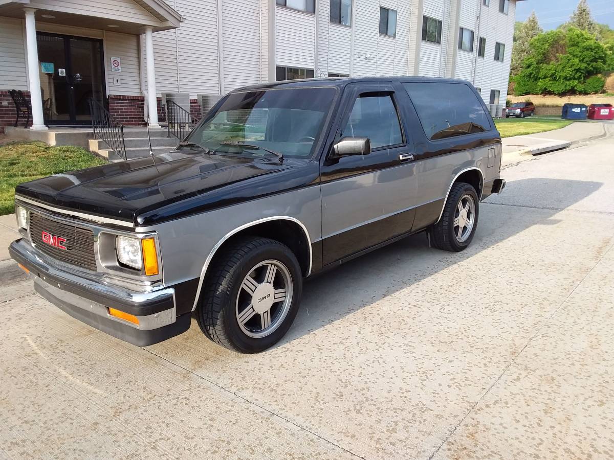 Gmc-jimmy-blazer-2wd-1985-black-11