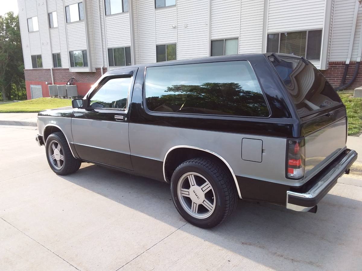 Gmc-jimmy-blazer-2wd-1985-black-12