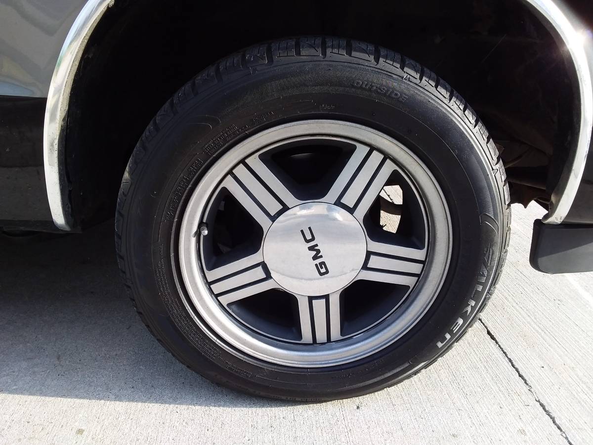 Gmc-jimmy-blazer-2wd-1985-black-2