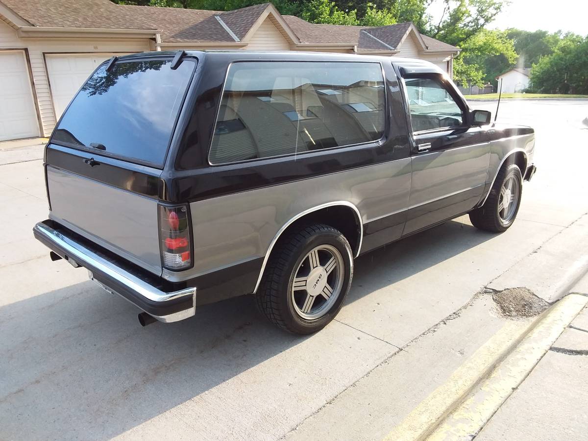 Gmc-jimmy-blazer-2wd-1985-black-4