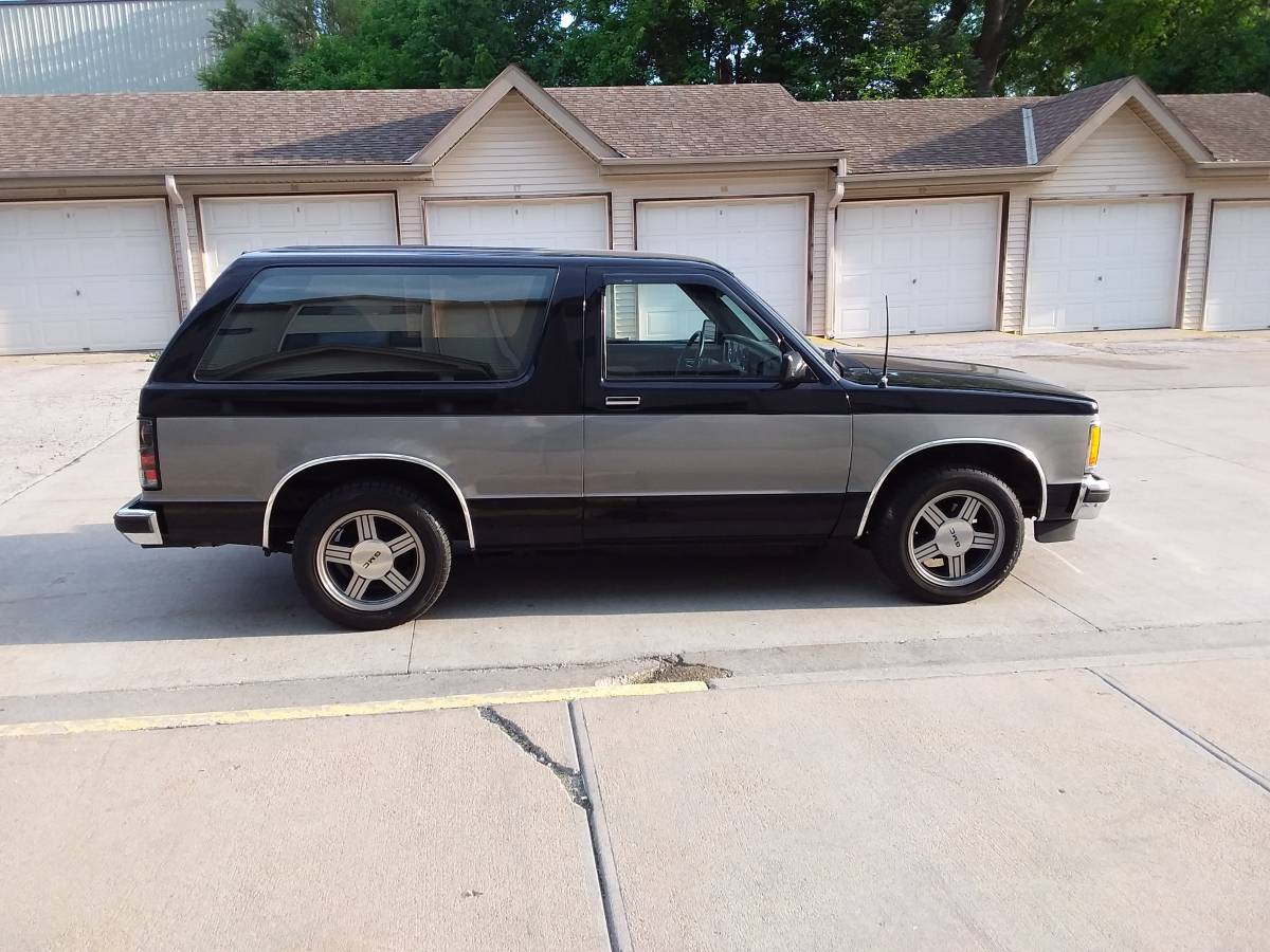 Gmc-jimmy-blazer-2wd-1985-black-7