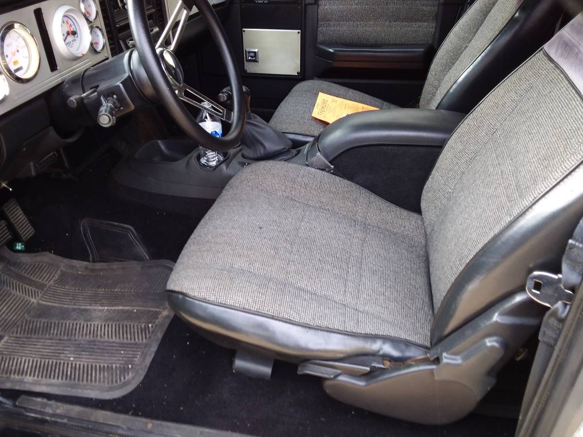 Gmc-jimmy-blazer-2wd-1985-black-9