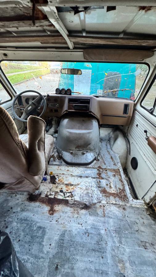 Gmc-jimmy-van-coach.-1979-9