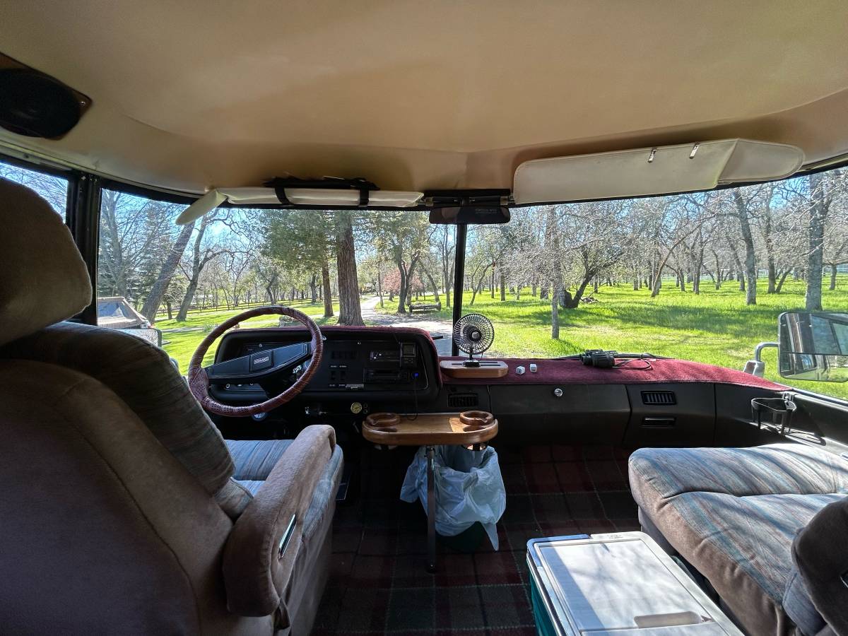 Gmc-motorhome-1973-custom-11
