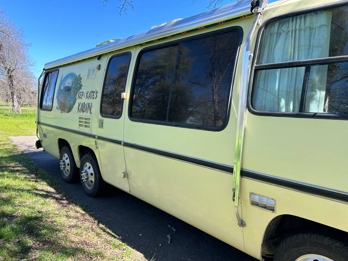 Gmc-motorhome-1973-custom-21