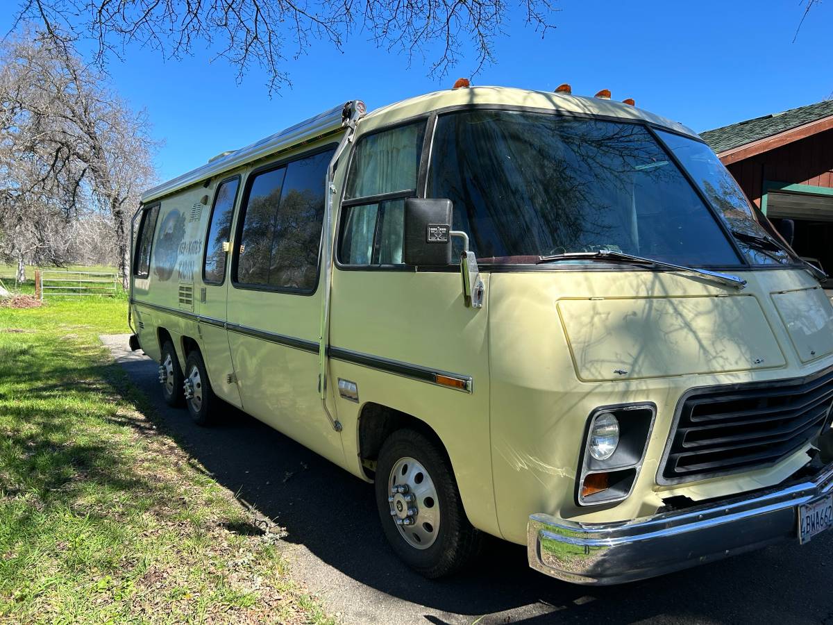 Gmc-motorhome-1973-custom-4