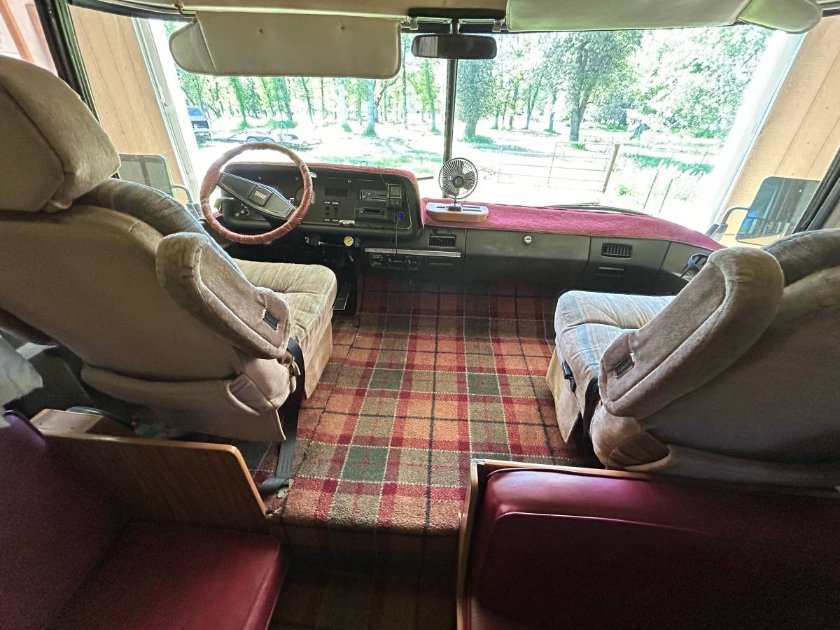 Gmc-motorhome-1973-custom-6