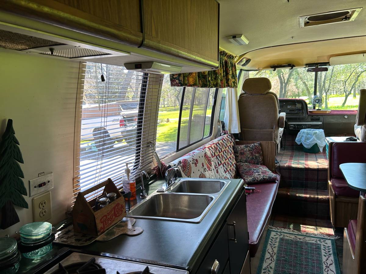 Gmc-motorhome-1973-custom-8