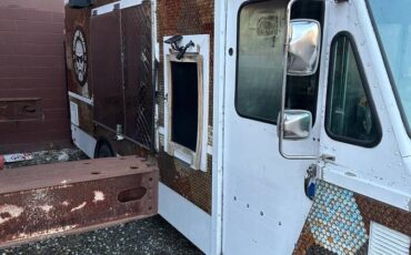 Gmc-p30-1991-custom-2