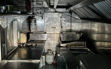 Gmc-p30-1991-custom-3