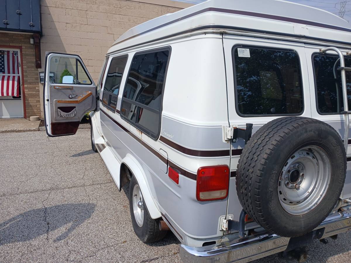 Gmc-rally-wagon-1990-4