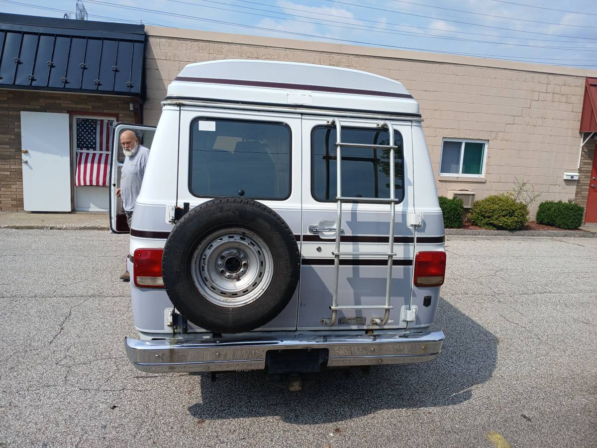Gmc-rally-wagon-1990-5