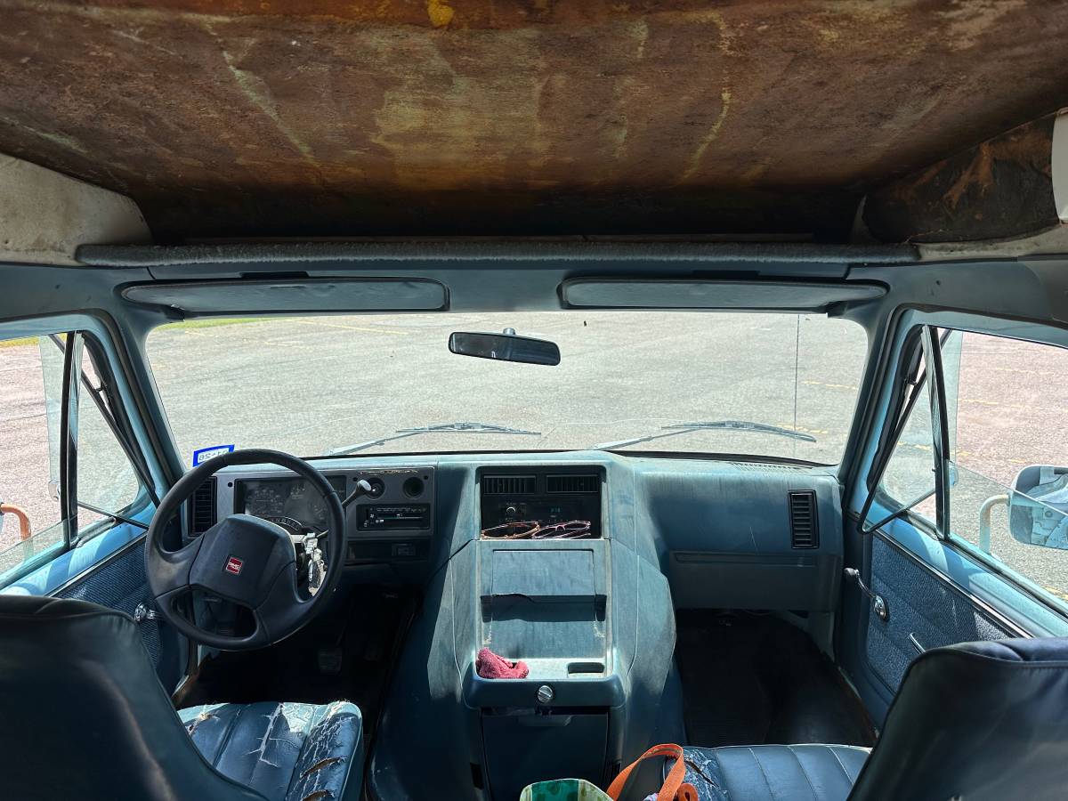 Gmc-rally-wagon-1992-blue-11