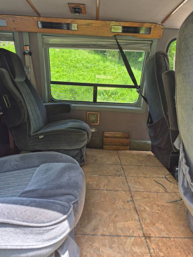 Gmc-rally-wagon-van-g2-1993-11