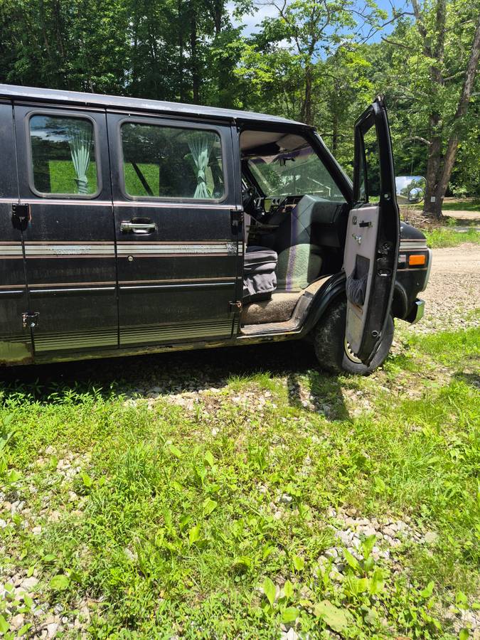 Gmc-rally-wagon-van-g2-1993