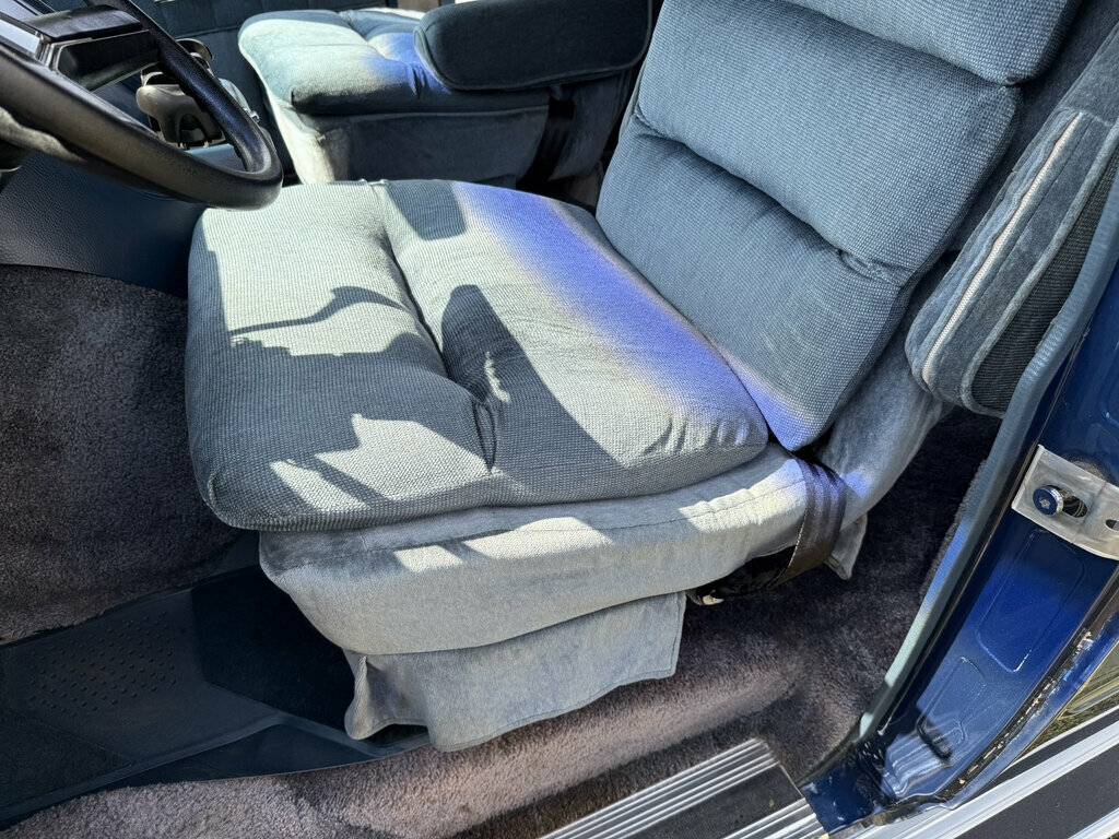 Gmc-rally-wagonvan-1987-blue-14