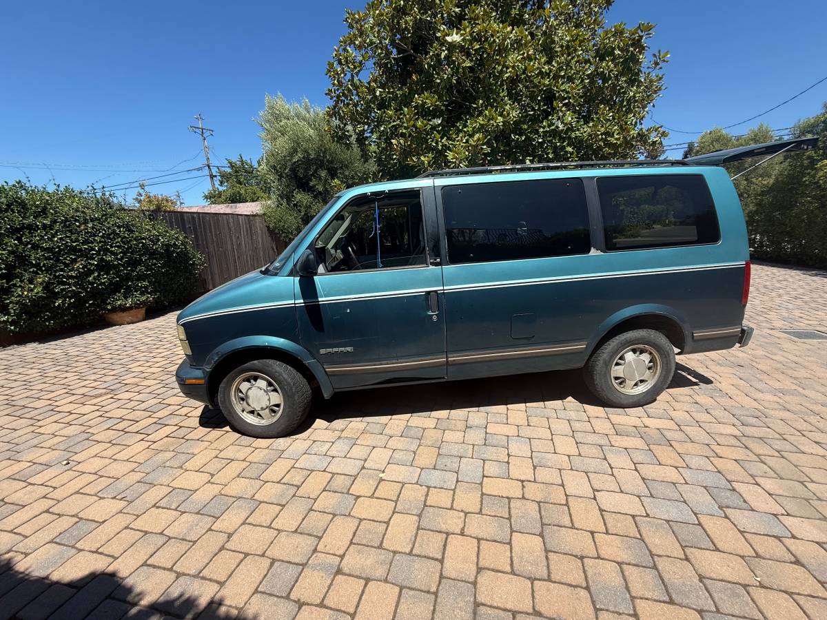 Gmc-safari-12-ton-nominal-1995-green