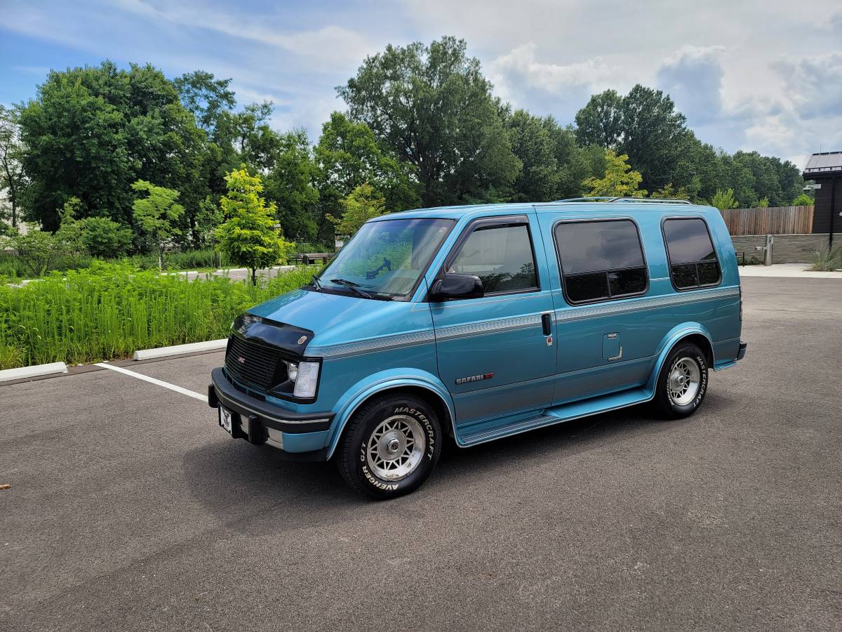 Gmc-safari-1994-blue-1
