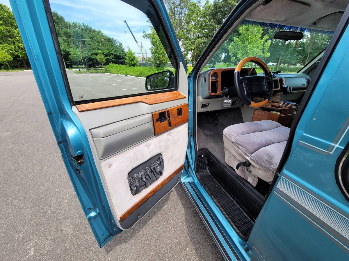 Gmc-safari-1994-blue-3