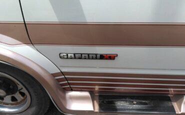 Gmc-safari-van-1991-white-2