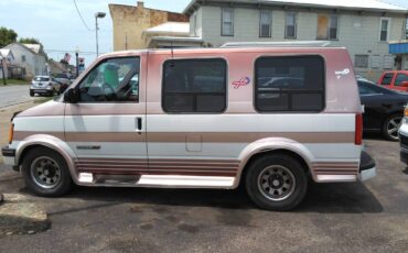Gmc-safari-van-1991-white-3