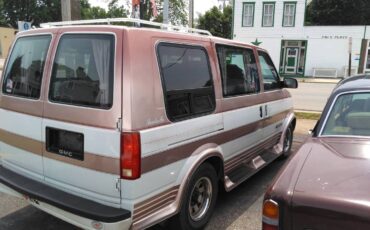 Gmc-safari-van-1991-white-4