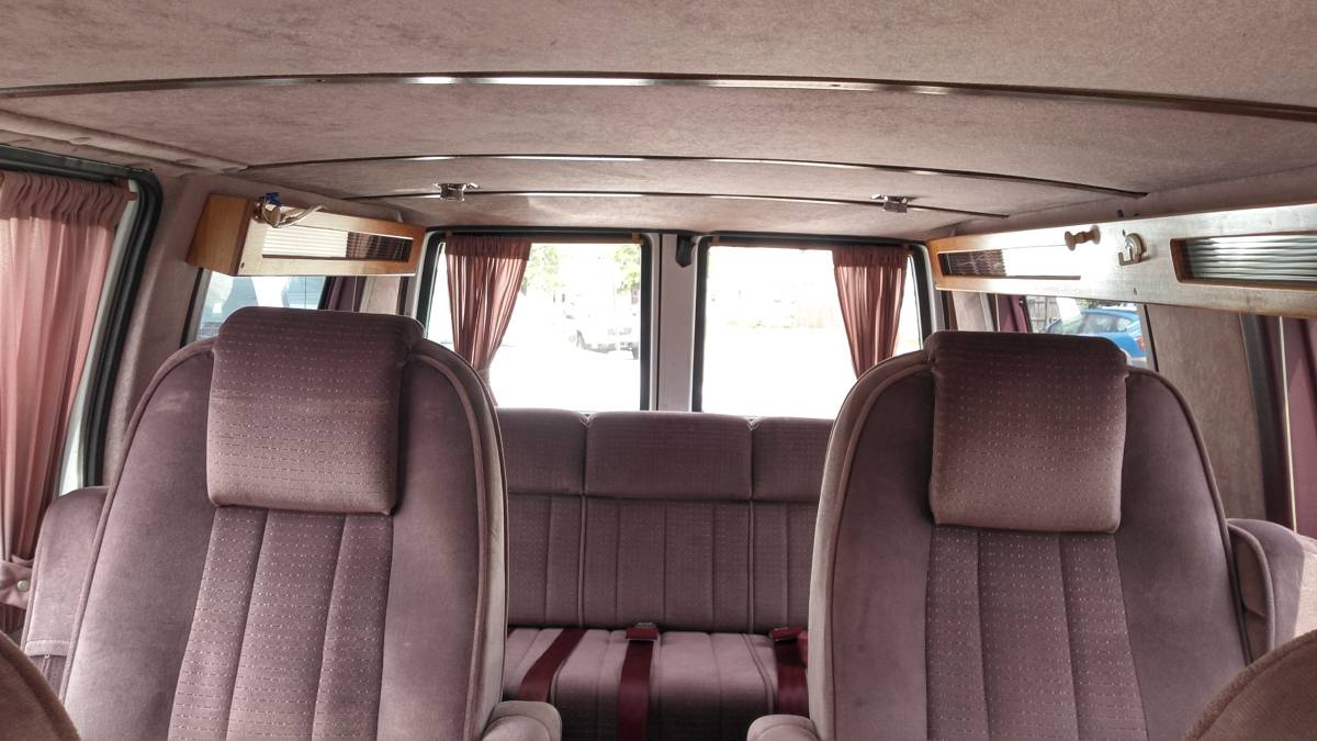 Gmc-safari-van-1991-white-8