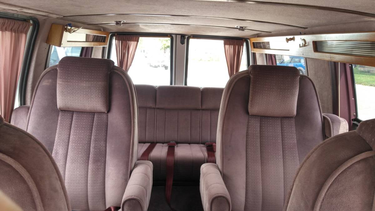 Gmc-safari-van-1991-white-9