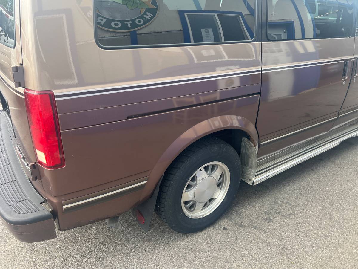Gmc-safari-van-1995-10