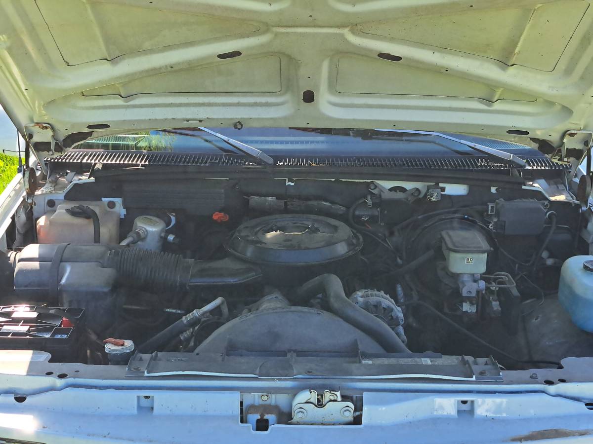 Gmc-sierra-1-ton-nominal-1993-white-10