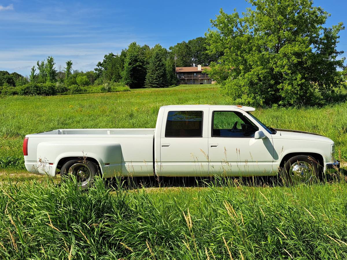 Gmc-sierra-1-ton-nominal-1993-white-2