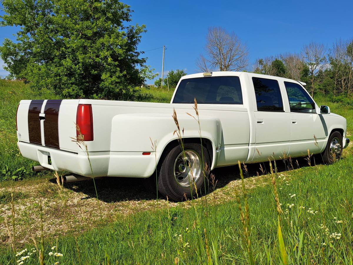 Gmc-sierra-1-ton-nominal-1993-white-3