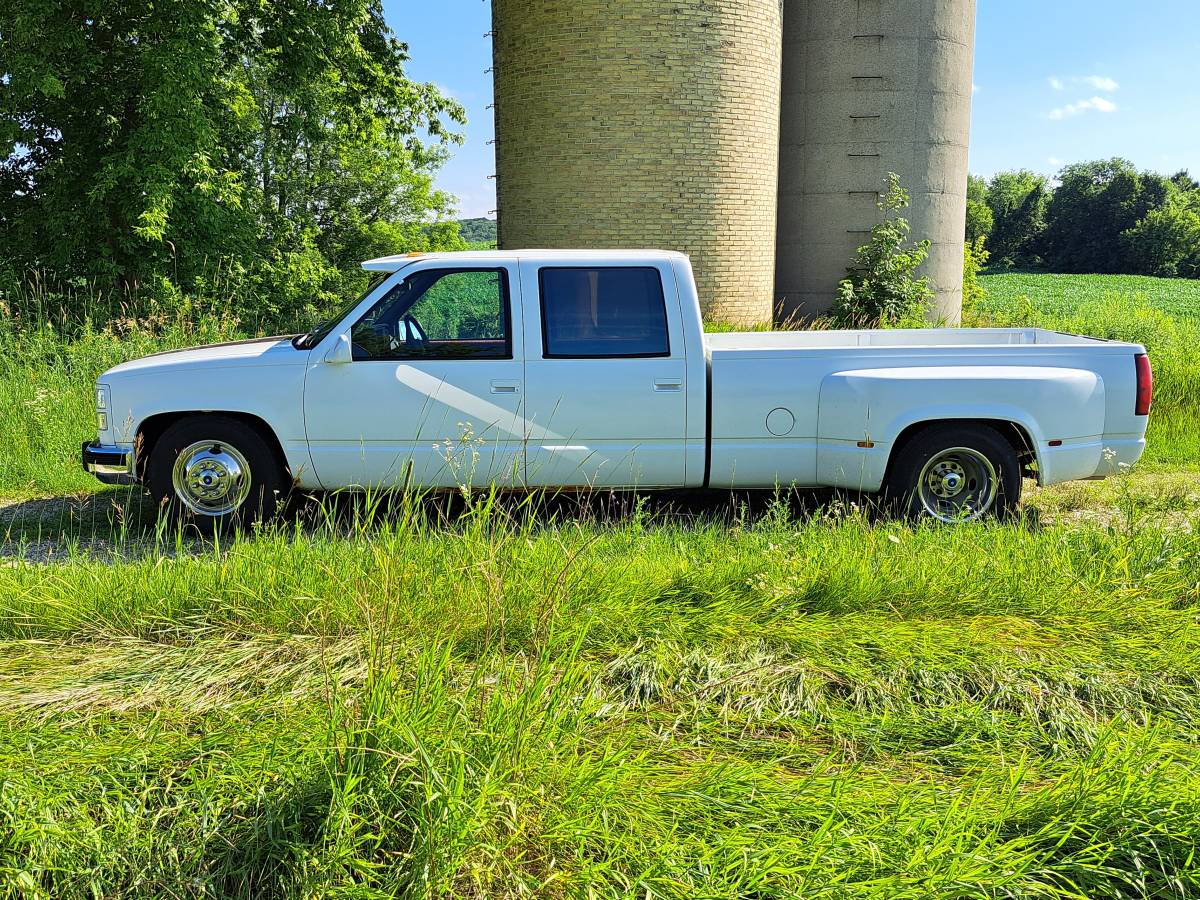 Gmc-sierra-1-ton-nominal-1993-white-4