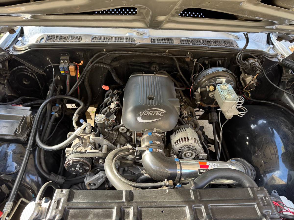 Gmc-sierra-1500-1979-silver-7