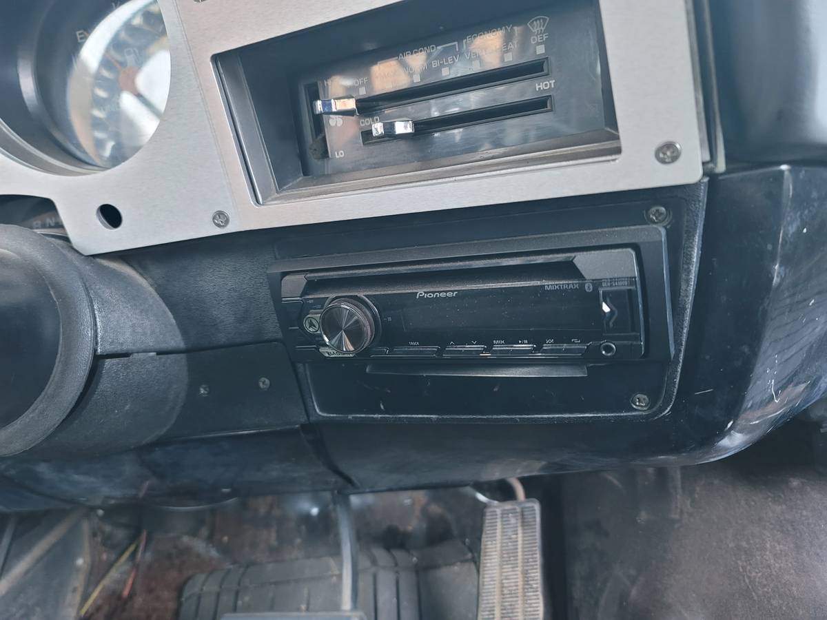 Gmc-sierra-1500-1985-black-6