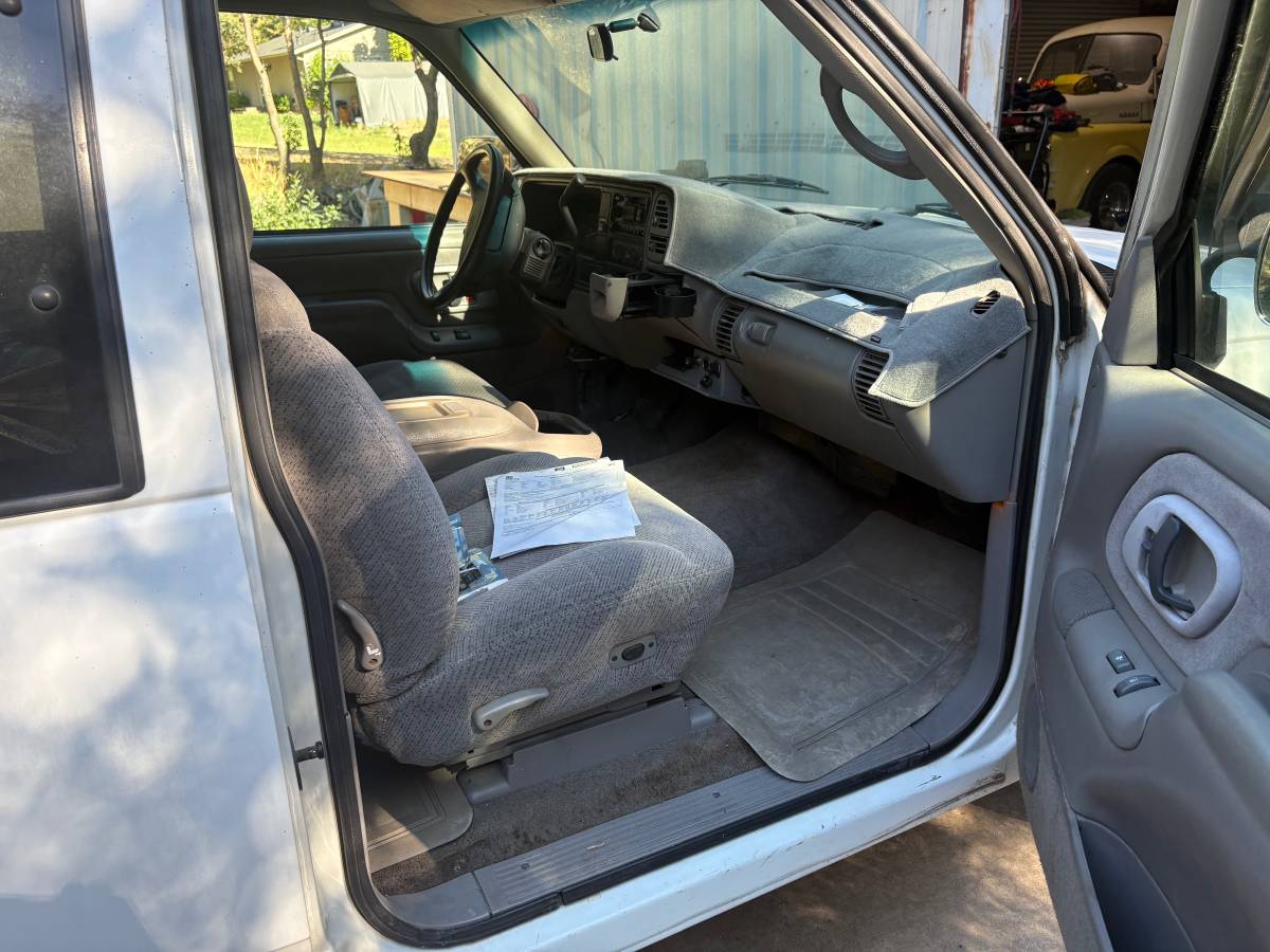 Gmc-sierra-1500-1995-white-4