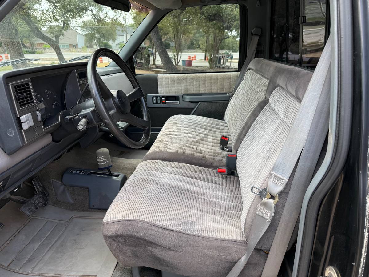 Gmc-sierra-1500-4x4-1990-black-1