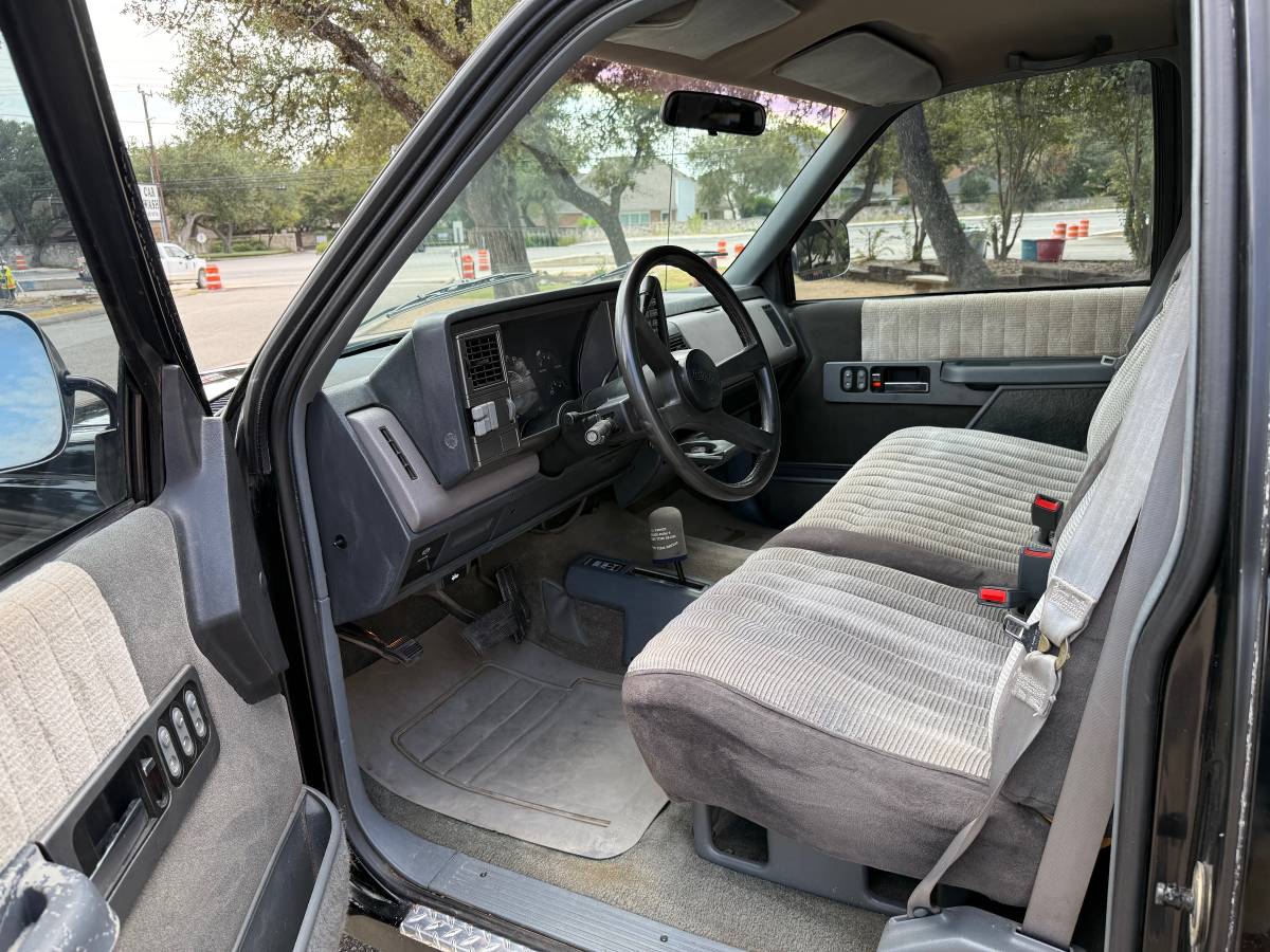 Gmc-sierra-1500-4x4-1990-black