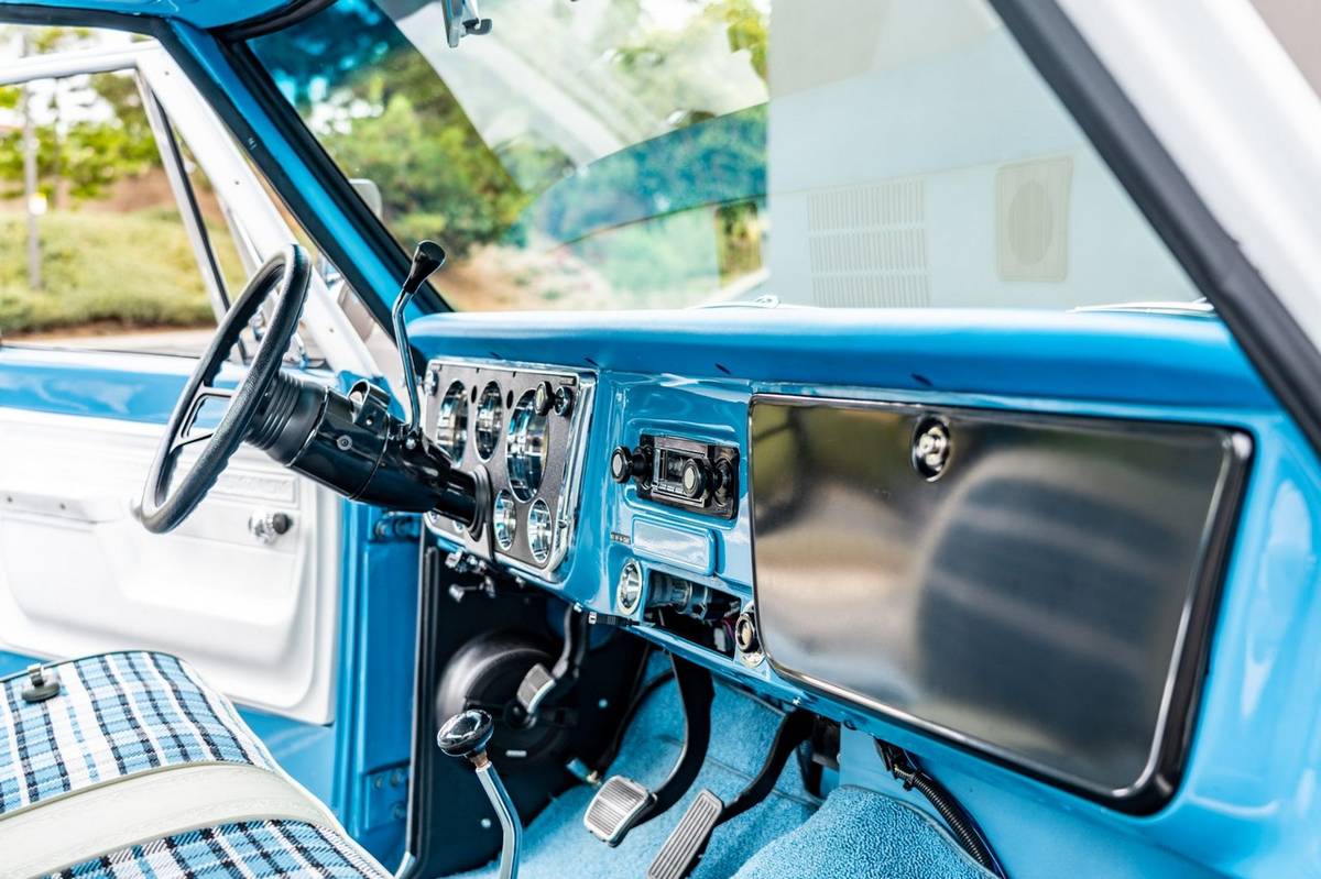 Gmc-sierra-1972-blue-7