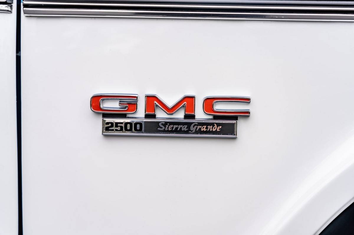 Gmc-sierra-1972-blue-8