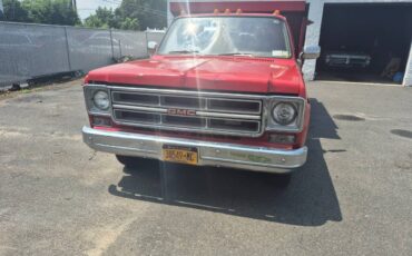 Gmc-sierra-1975-red-1