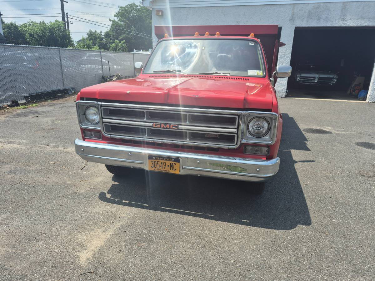 Gmc-sierra-1975-red-1